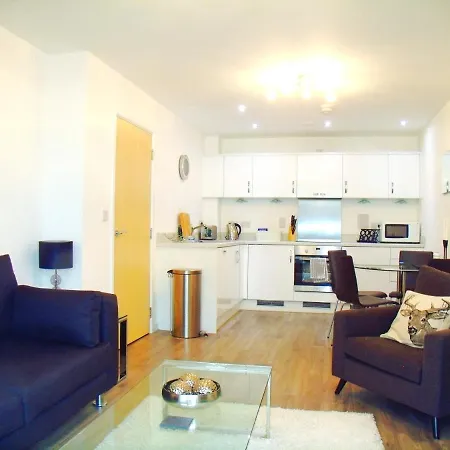 New Central Woking 1 And 2 Bedroom Apartments With Free Gym, Close To Train Station Exterior photo