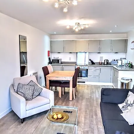 New Central Woking 1 And 2 Bedroom Apartments With Free Gym, Close To Train Station Exterior photo