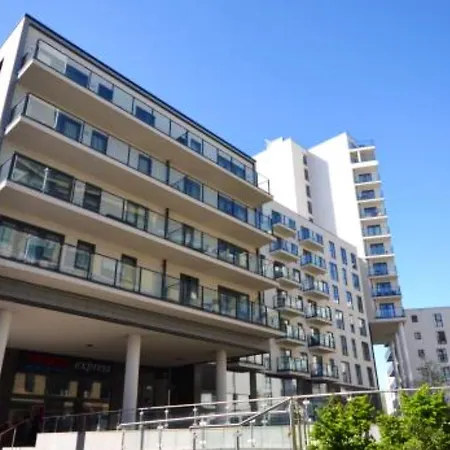 New Central Woking 1 And 2 Bedroom Apartments With Free Gym, Close To Train Station Exterior photo