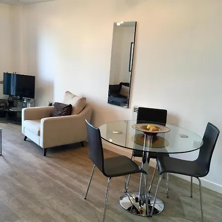 New Central Woking 1 And 2 Bedroom Apartments With Free Gym, Close To Train Station Exterior photo