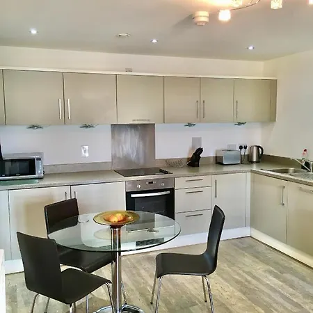 New Central Woking 1 And 2 Bedroom Apartments With Free Gym, Close To Train Station Exterior photo