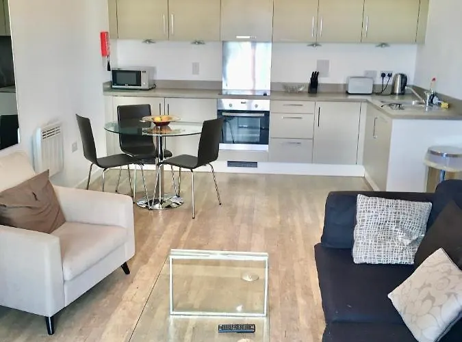 New Central Woking 1 And 2 Bedroom Apartments With Free Gym, Close To Train Station