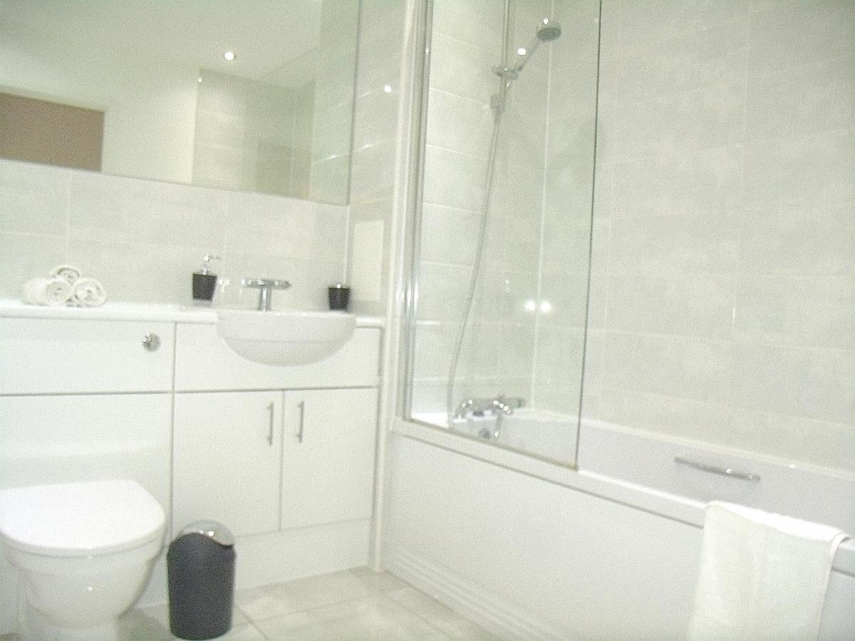 New 1 And 2 Bedroom With Free Gym, Close To Train Station Apartment