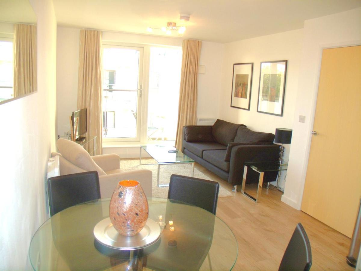New 1 And 2 Bedroom With Free Gym, Close To Train Station *