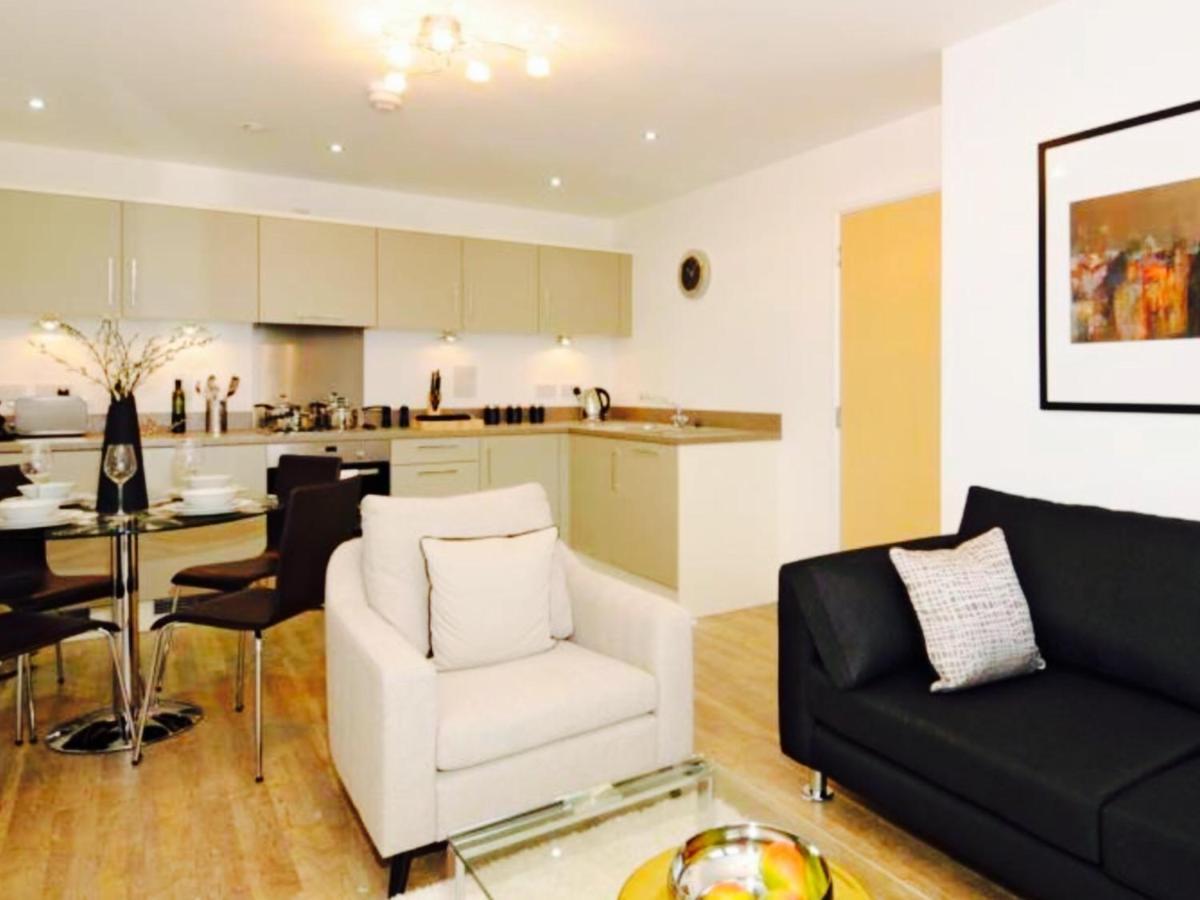 New 1 And 2 Bedroom With Free Gym, Close To Train Station * Woking