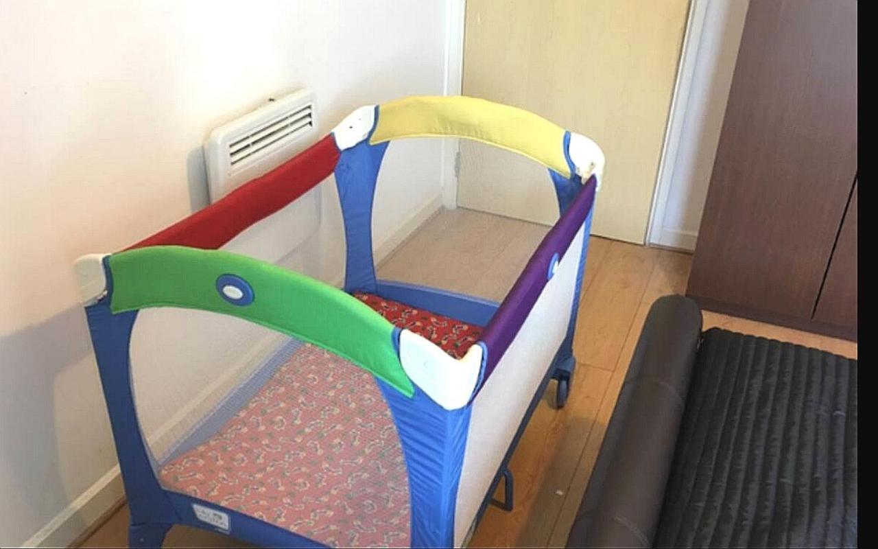New 1 And 2 Bedroom With Free Gym, Close To Train Station Apartment Woking