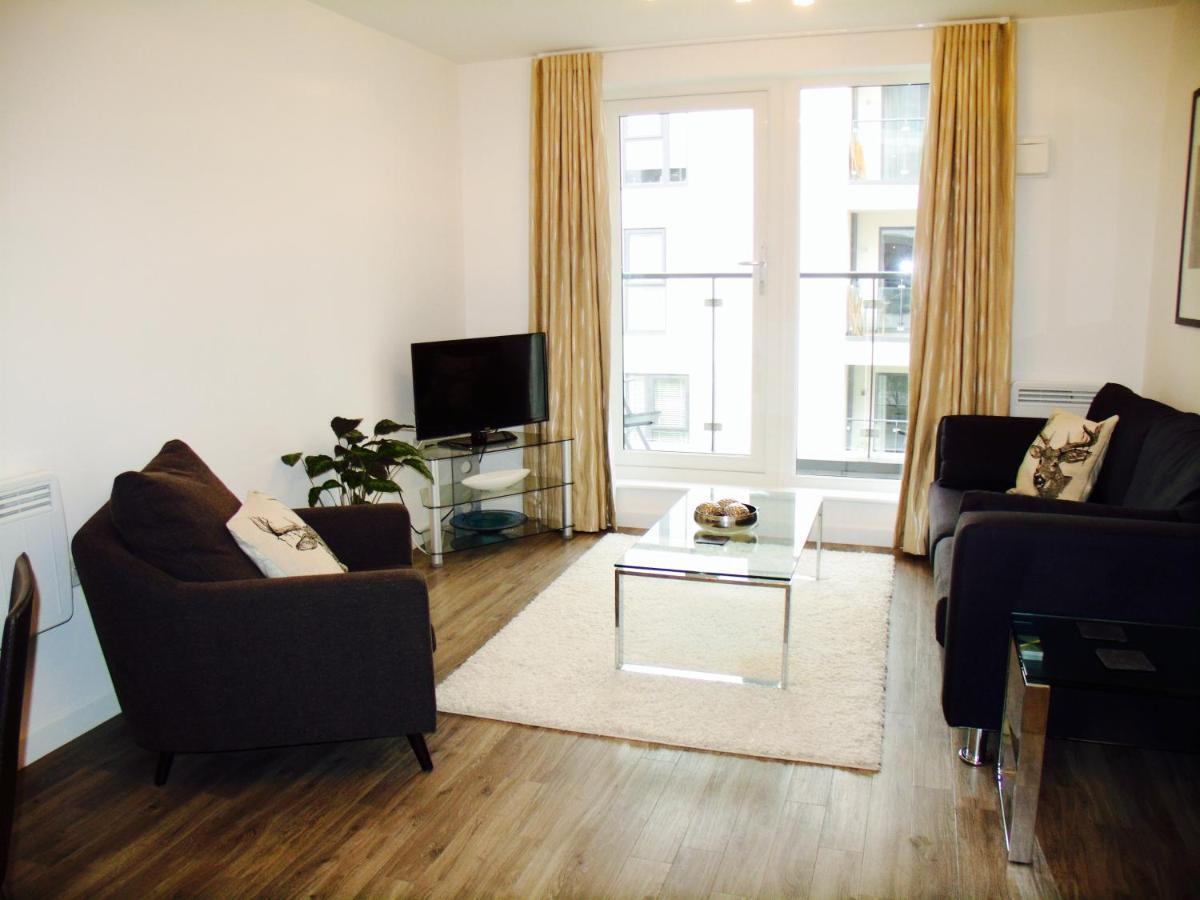 Apartment New 1 And 2 Bedroom With Free Gym, Close To Train Station *