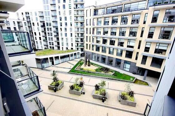New 1 And 2 Bedroom With Free Gym, Close To Train Station *