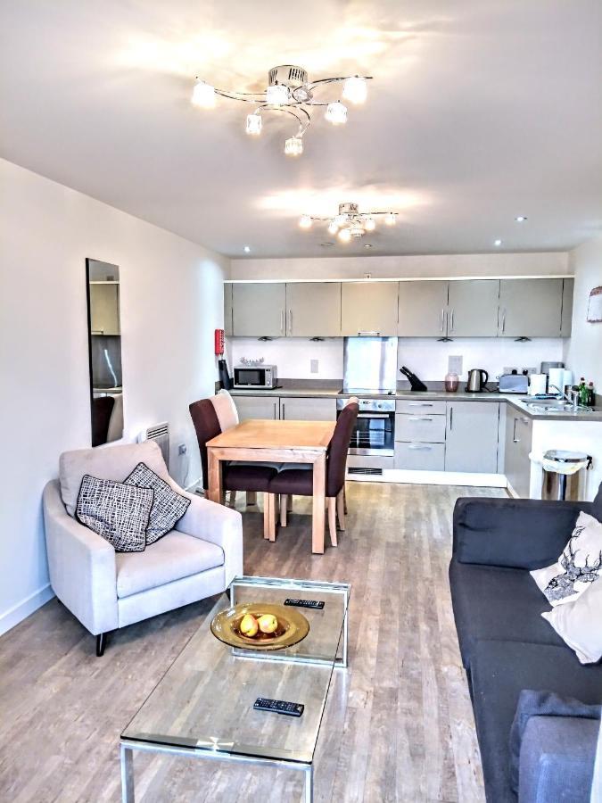 Apartment New 1 And 2 Bedroom With Free Gym, Close To Train Station *