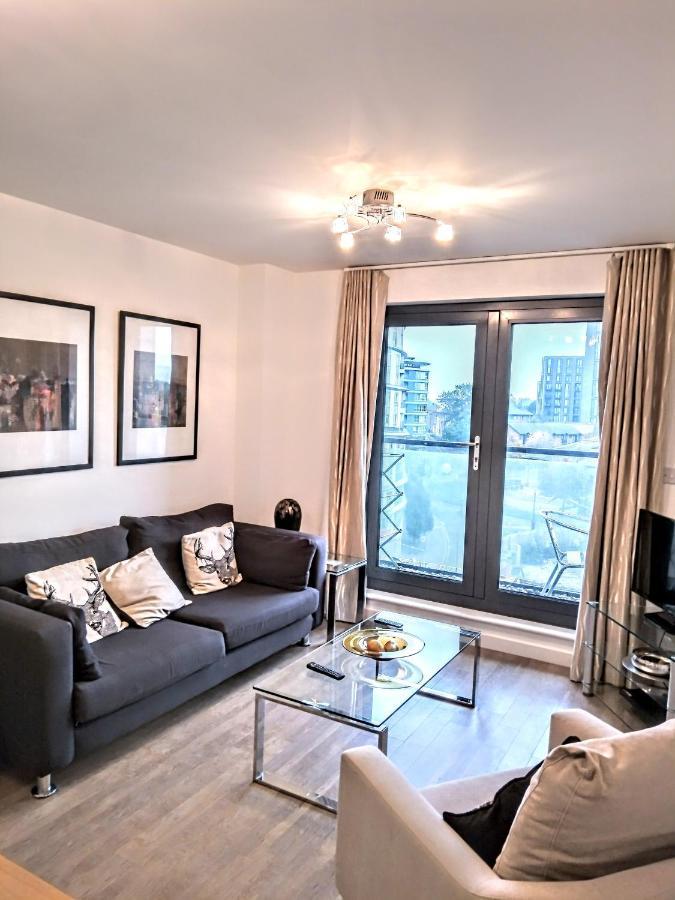 New 1 And 2 Bedroom With Free Gym, Close To Train Station * Woking