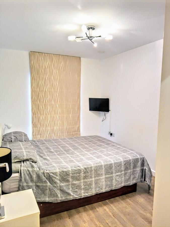 New 1 And 2 Bedroom With Free Gym, Close To Train Station *