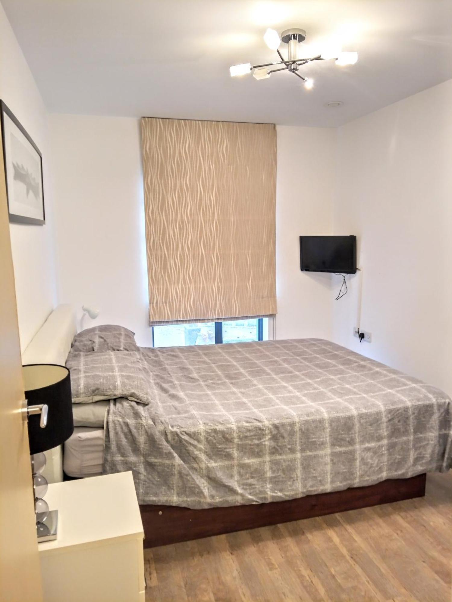 New 1 And 2 Bedroom With Free Gym, Close To Train Station Apartment Woking