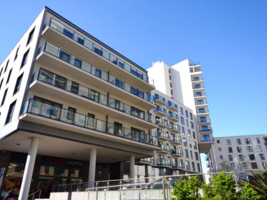 Apartment New 1 And 2 Bedroom With Free Gym, Close To Train Station *