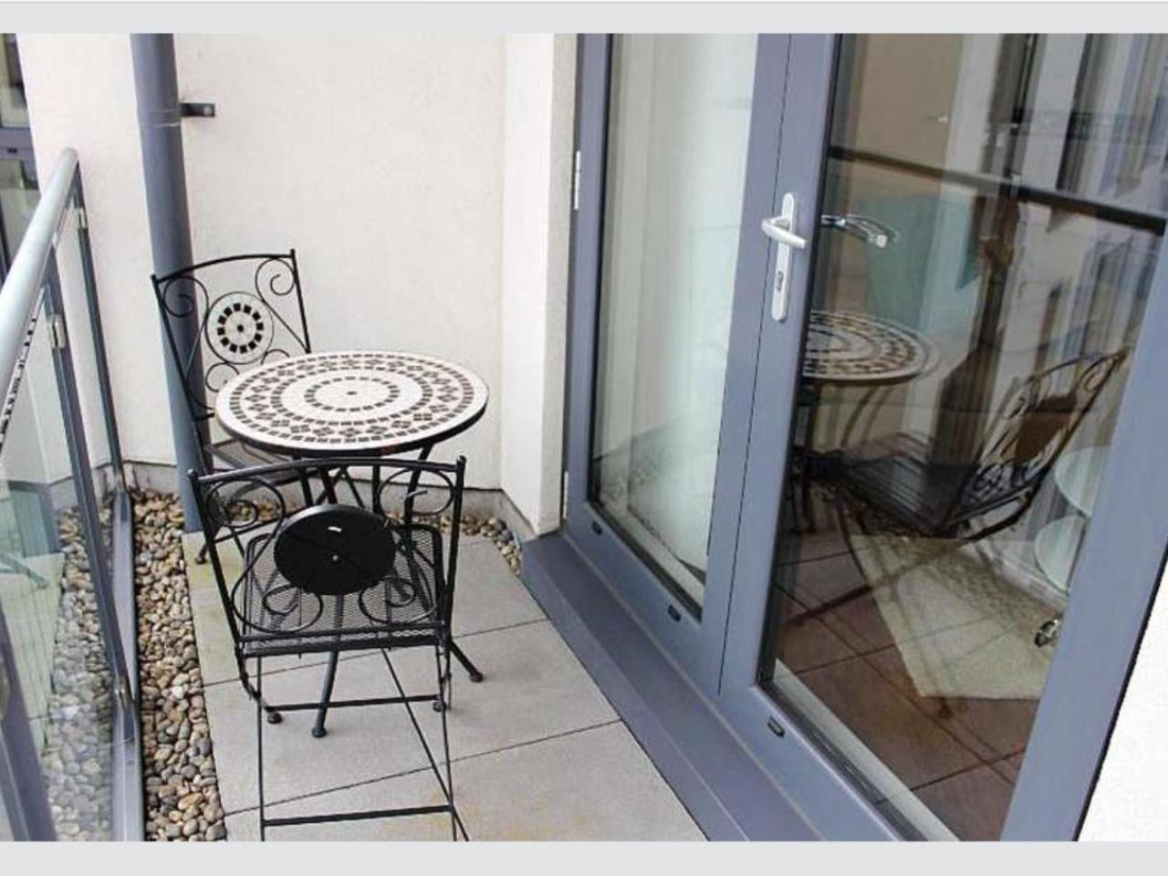 Apartment New 1 And 2 Bedroom With Free Gym, Close To Train Station
