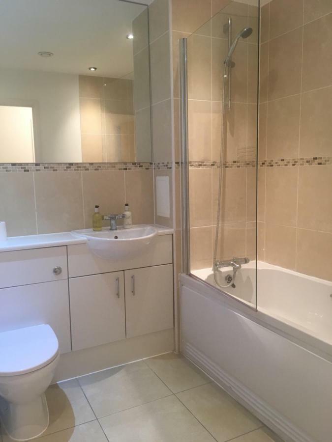 Apartment New 1 And 2 Bedroom With Free Gym, Close To Train Station *