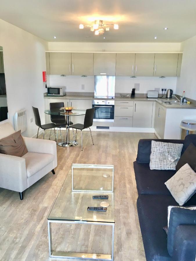 New 1 And 2 Bedroom With Free Gym, Close To Train Station *