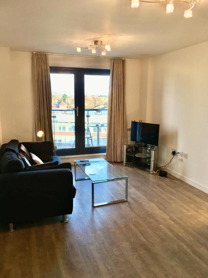 New 1 And 2 Bedroom With Free Gym, Close To Train Station * Woking