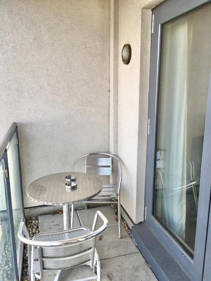 New 1 And 2 Bedroom With Free Gym, Close To Train Station Woking